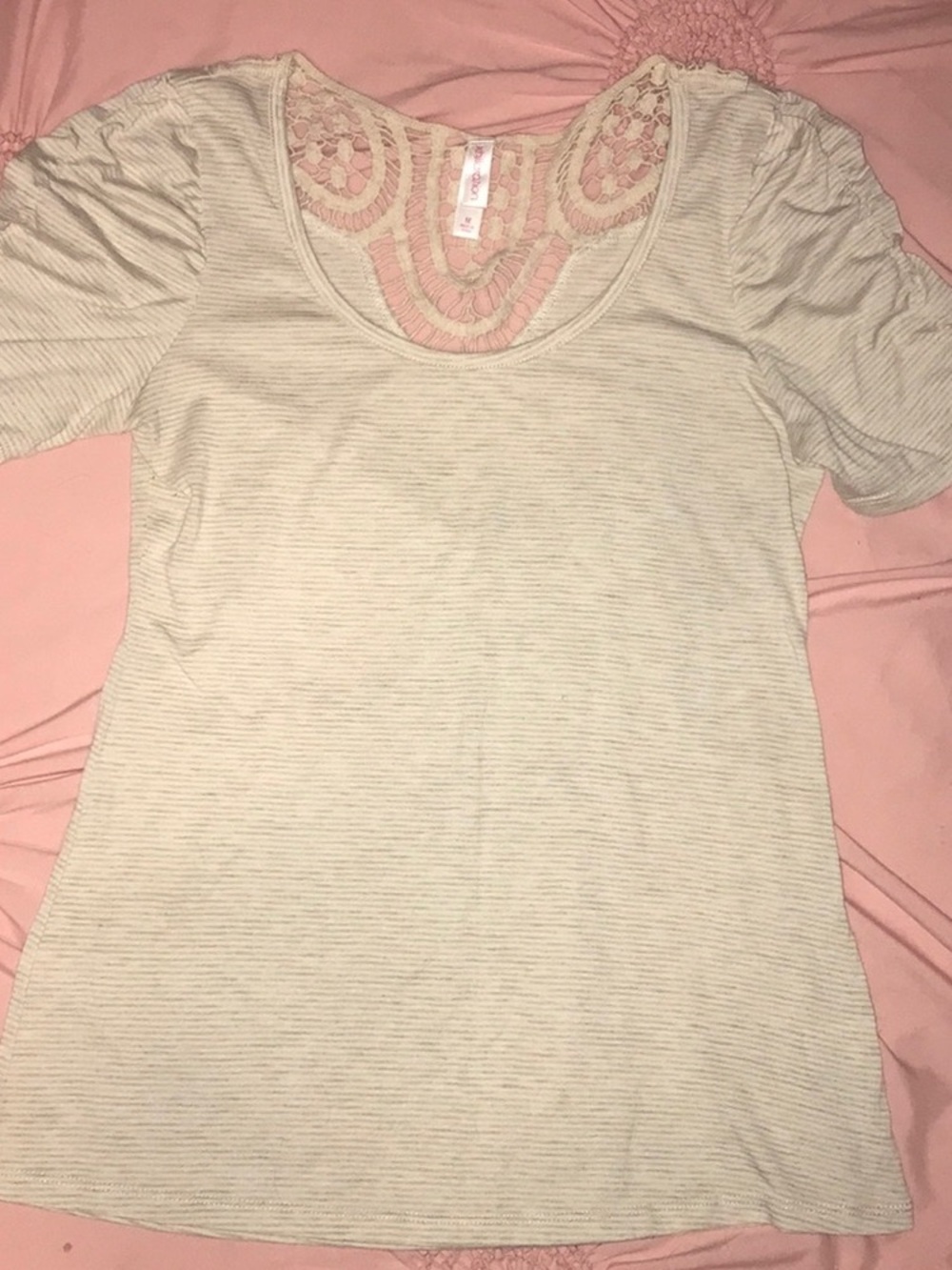 Women's Short Sleeve Lace-Back Scoop Neck Tee - Cream/Light Gray